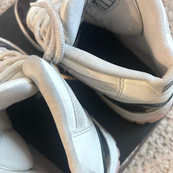 LITTLE KIDS JORDAN 11 NEAPOLITAN - Picture 5 of 5